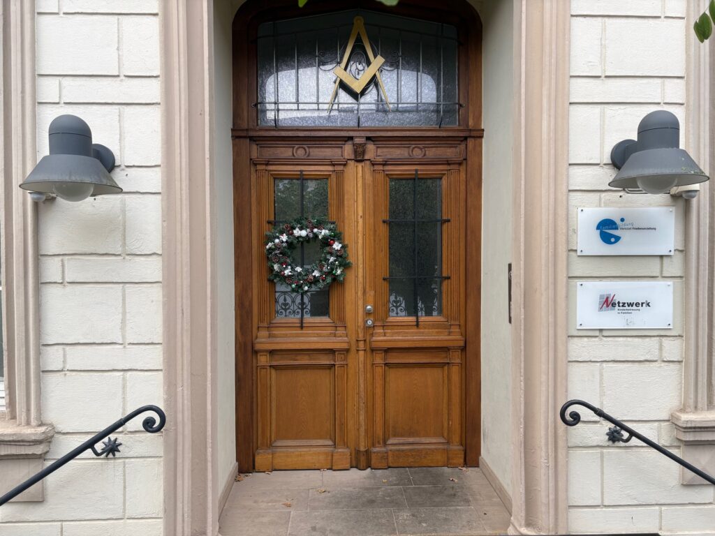 Eingangsbereich Familienbildung Werkstatt Friedenserziehung